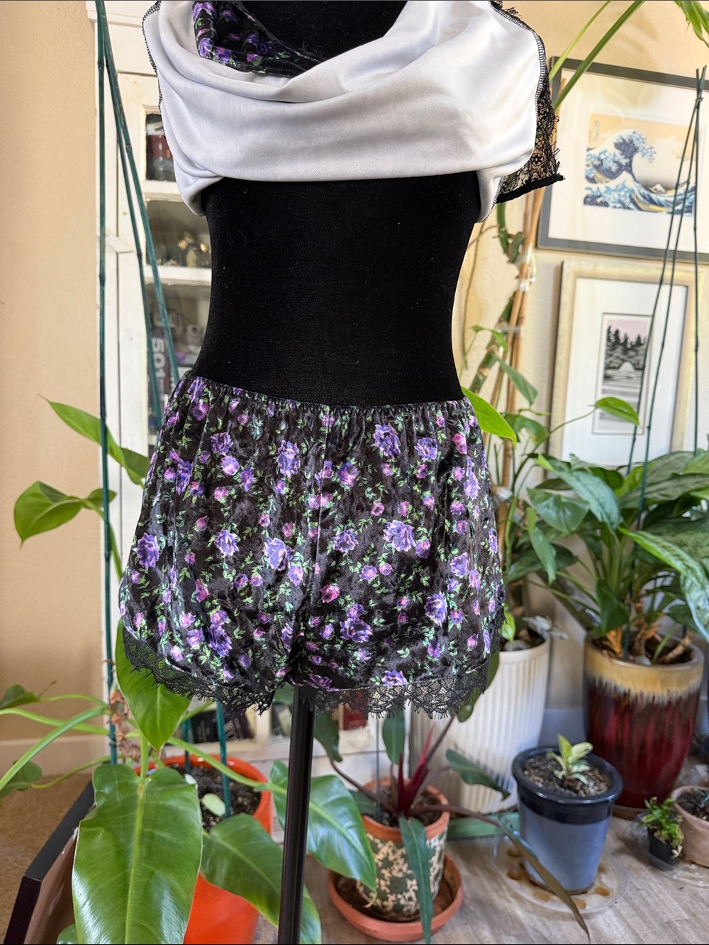 VS Floral Lace Camisole and Short Set - Picture 8 of 11
